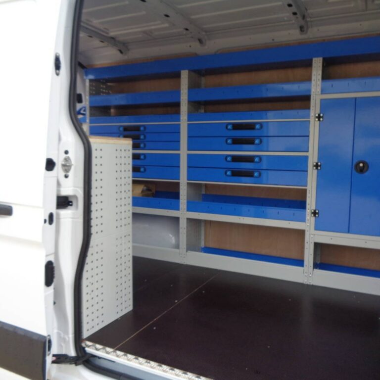 Aménagement acier avec armoire à portes