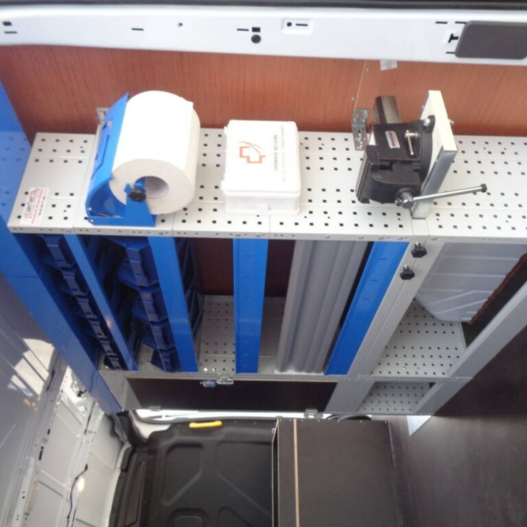 Étau, dérouleur et trousse de secours